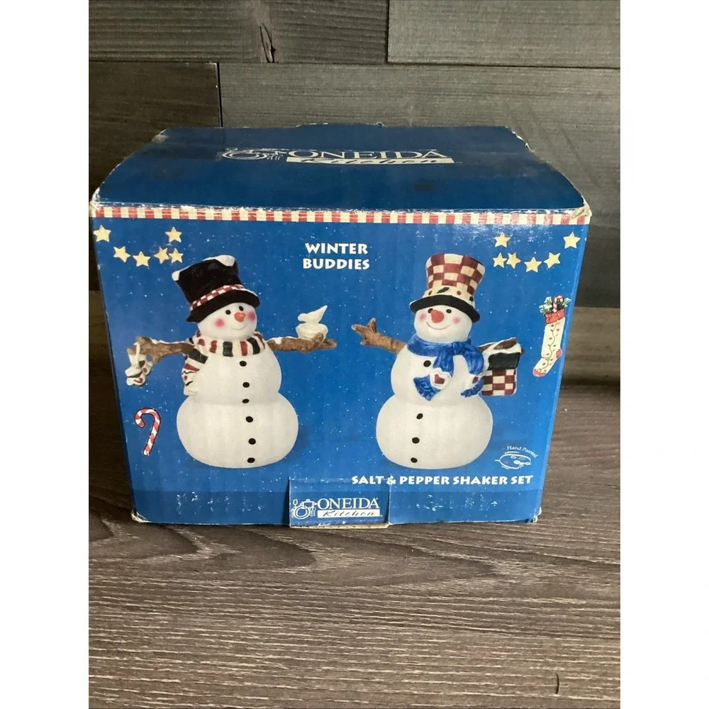 Oneida Kitchen Winter Buddies Salt & Pepper Shaker Set